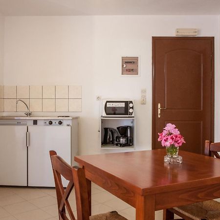 Ekavi Apartments Agia Marina Eksteriør bilde
