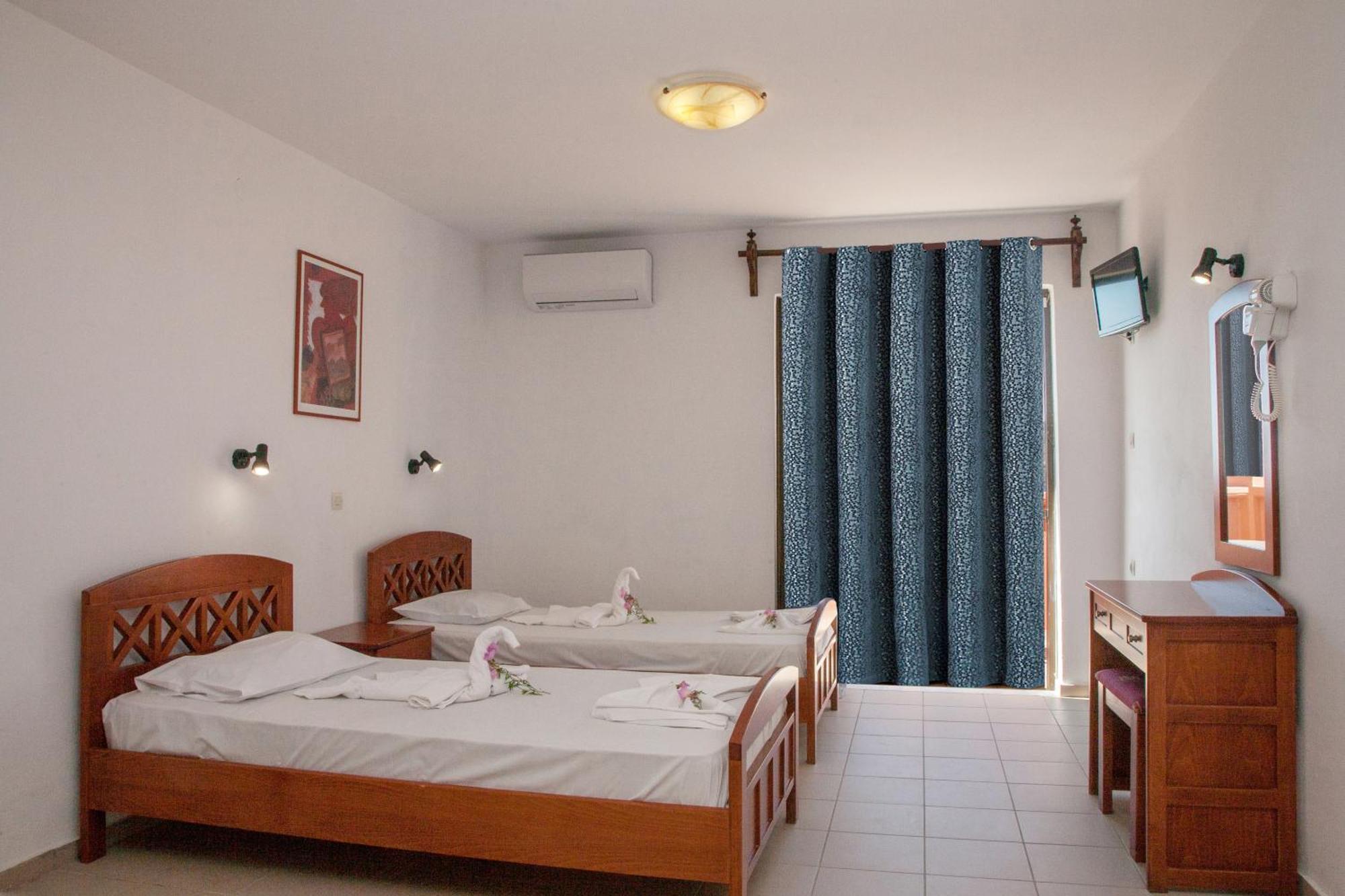 Ekavi Apartments Agia Marina Eksteriør bilde
